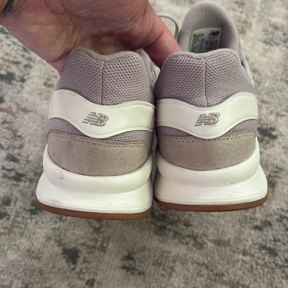 EUC New Balance 247 shoes size 10 - Picture 4 of 5